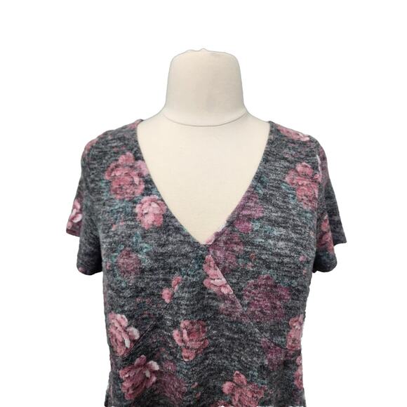 Torrid Size 2X Gray Floral Short Sleeve V Neck Knee Length Knit Dress - Picture 2 of 10
